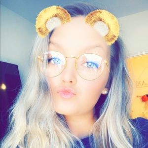 Meet your Posher, Caitlyn